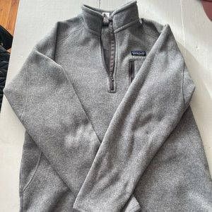 Men’s gray Patagonia half-zip